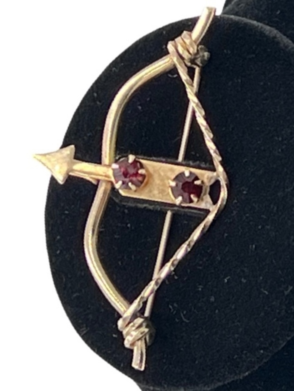 Vintage Linc Bow & Arrow Gold Filled 12kt Red Glass Brooch